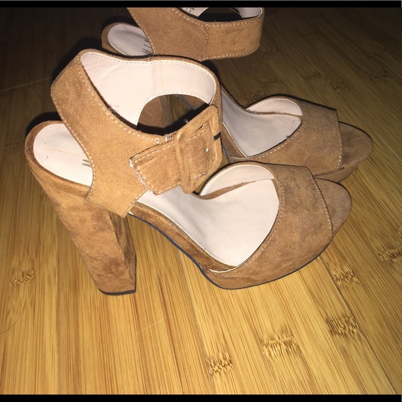 Heels - Picture 3 of 3